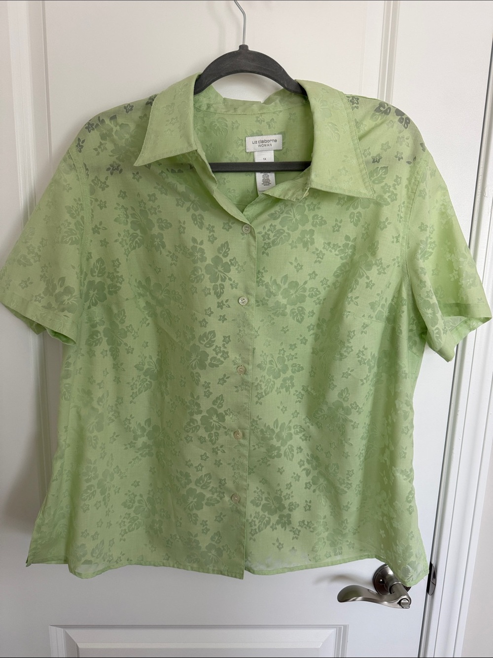 Liz Claiborne Light Green Floral Button-Front Blouse